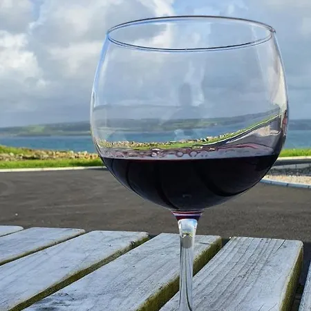 بيت للعطل Beside The Sea & Minutes From Cliffs-clahane Shore *