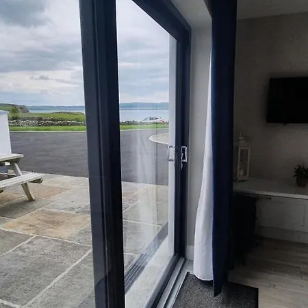 Beside The Sea & Minutes From Cliffs-clahane Shore بيت للعطل