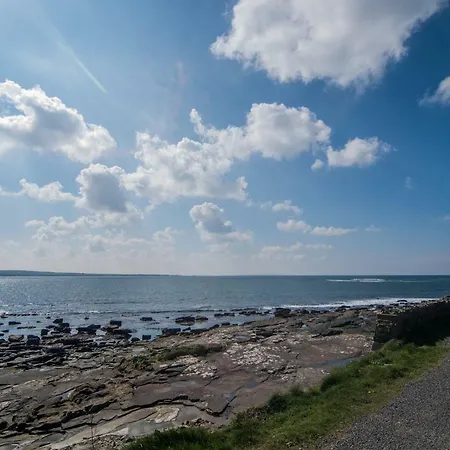 Beside The Sea & Minutes From Cliffs-clahane Shore *