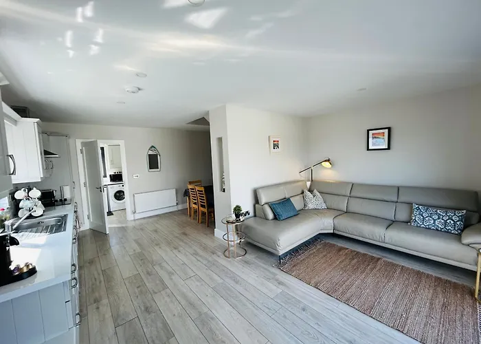 Beside The Sea & Minutes From Cliffs-clahane Shore