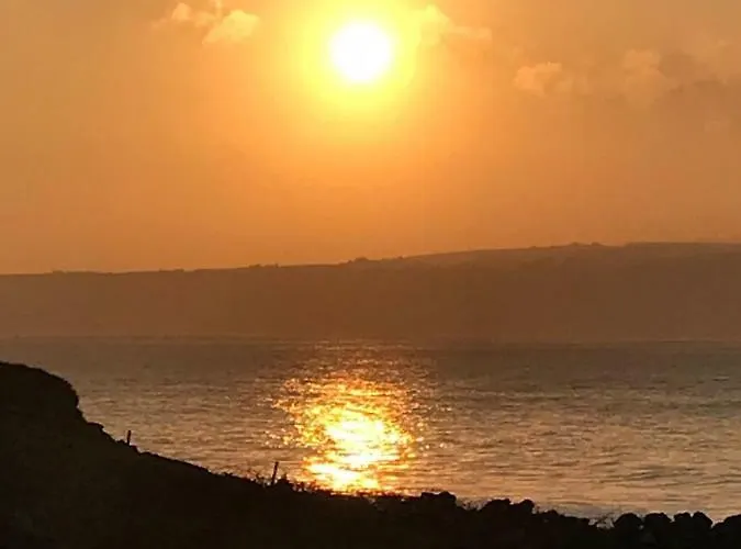 Beside The Sea & Minutes From Cliffs-clahane Shore Casa de Férias *