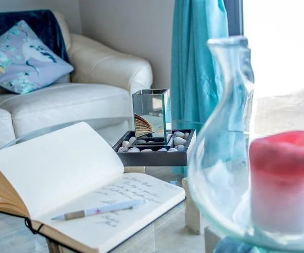 Casa de Férias Beside The Sea & Minutes From Cliffs-clahane Shore *